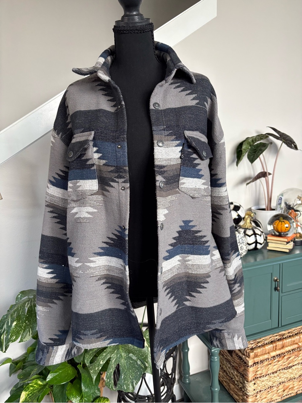 Men's Grey & Navy Aztec-Print Lightweight Shacket